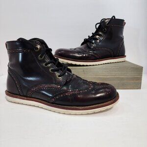 Crevo Men's Boardwalk Wing Tip Boot, Bordo Gloss Leather Mens Size 9